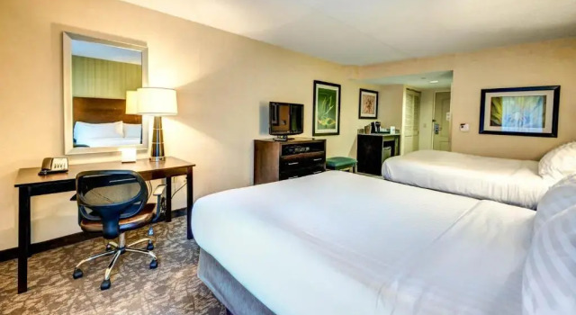 Четырёхместный номер Standard Holiday Inn Express - Neptune by IHG