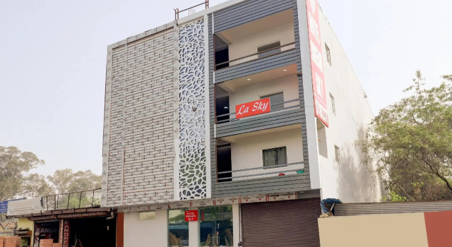 OYO Townhouse 653 La Sky, Забронировать Отель Нью-Дели Национальный столичный округ Дели, рядом с Lal Bahadur Shastri Hospital