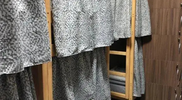 Кровать в общем номере (мужской номер) Хостел Дом Родной