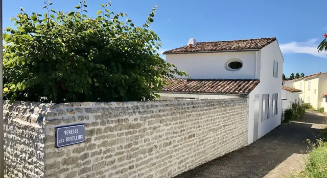 Le Clos des Flots, Забронировать Отель Отели в центре Ла-Флот, в центре