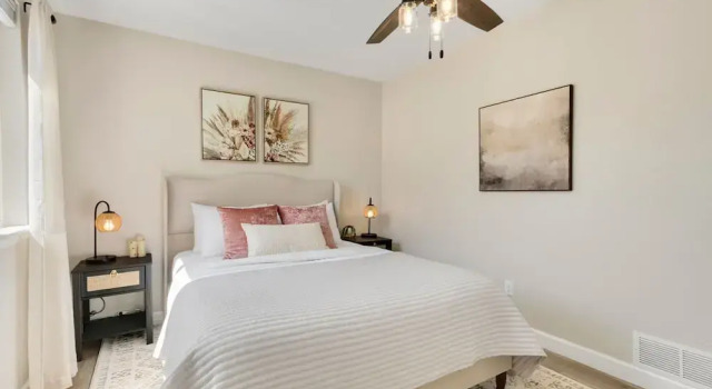 Downtown Windsor Home With Hot Tub & Pool Table, Book Hotel Hoteller i Windsor med parkering, Parkering