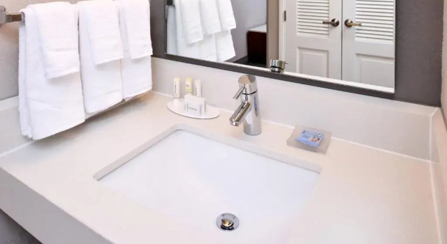 Двухместный люкс c 1 комнатой Country Inn & Suites by Radisson, Brown Deer - Milwaukee North