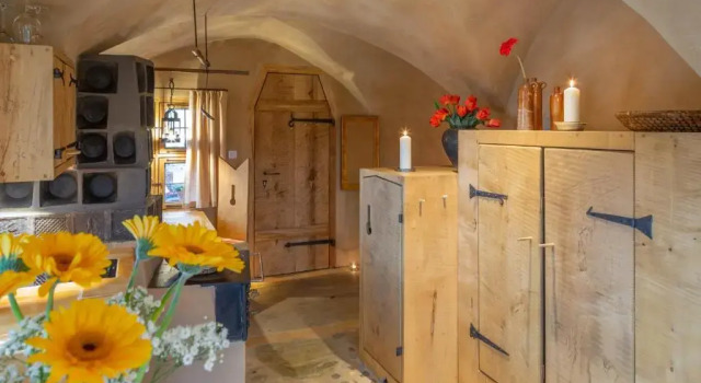 Turm zu Schloss Schedling, Varaa Hotelli Trostberg Traunstein