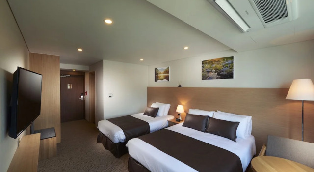 Двухместный семейный номер Deluxe Benikea Jungmun Hotel