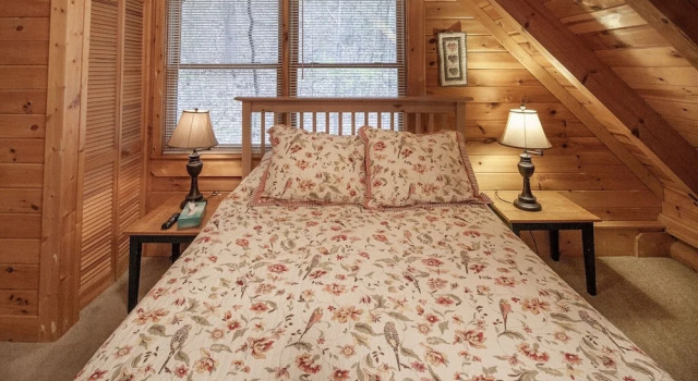Er36 - Cozy Creekside Great Location- Close To Town 1 Bedroom Cabin by RedAwning