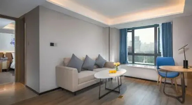 Двухместный люкс Premier с красивым видом из окна JinJiang Kyriad Hotel (Guanshan Lake Guiyang North Railway Station)