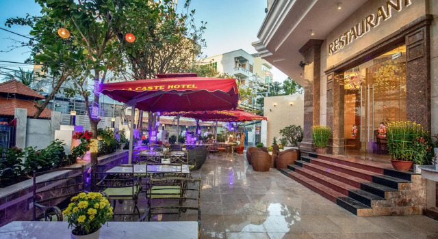 La Castle Hotel