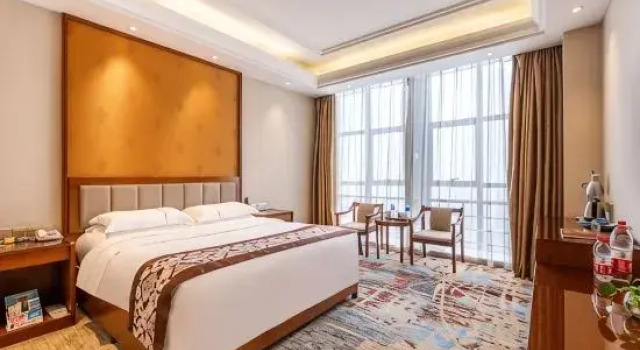 Трёхместный люкс Executive New Century Hotel