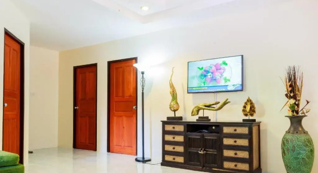 CORNER VILLA - PATTAYA HOLIDAY HOUSE WALKING STREET 4 bedrooms