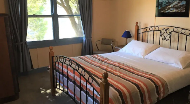 Bogong Village, Book Hotel  