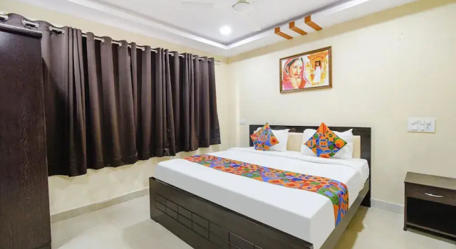 Номер Deluxe FabHotel Hitek N