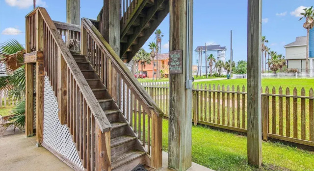 Коттедж с 3 комнатами с балконом Sunny Beach Sandcastle Cottage