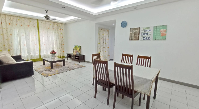 Tropika Homestay Bangi with 3 Bedrooms