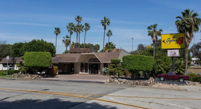 Super 8 Long Beach, Забронировать Отель Лонг-Бич Большой Лос-Анджелес, рядом с Community Hospital of Long Beach