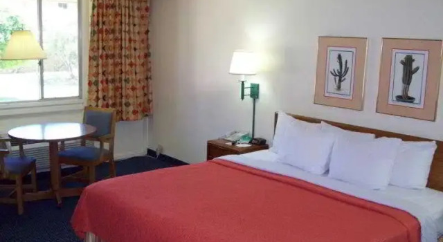 Days Inn Scottsdale Fashion Square, Забронировать Отель Отели Скотсдейл с завтраком, рядом с Fiesta Bowl Museum, Завтраки