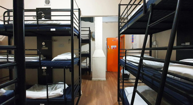 Кровать в общем номере Onefam Waterloo 18-36 years old