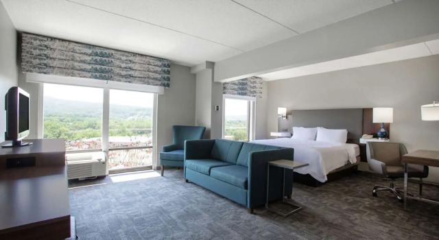 Двухместный люкс Hampton Inn Bedford