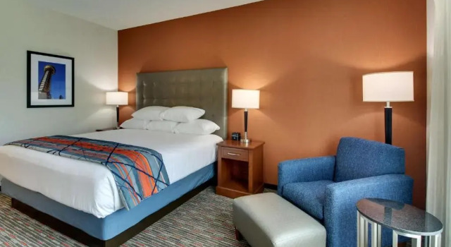 Четырёхместный номер Standard Drury Inn & Suites Knoxville West