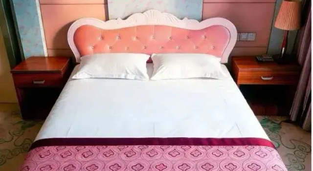 Люкс Standard Urumqi Xinchongtian Business Hotel (Tonghui Used Car Market)