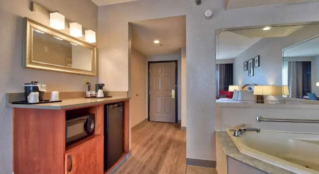 Люкс Country Inn & Suites by Radisson, Ocala Southwest
