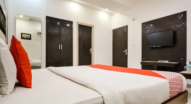 Oyo 60737 Hotel Purple Residency, Varaa Hotelli Zirakpur Haryana