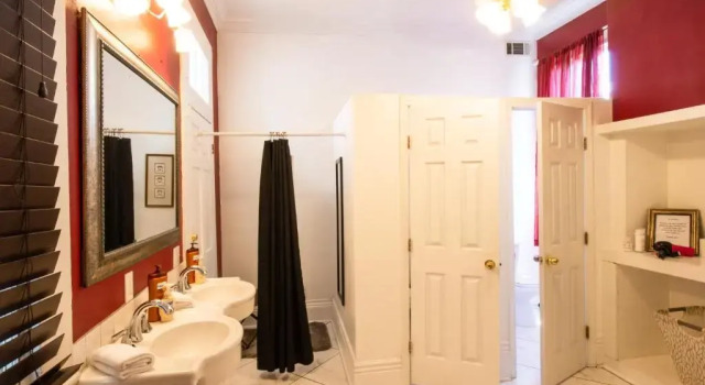 Кровать в общем номере (женский номер) Auberge Nouvelle Orleans Hostel