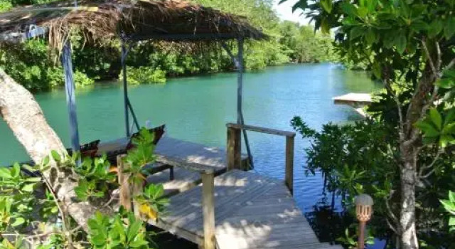 Kingfisher Beach House, Book Hotel Hoteller i Fiji Outer Islands med parkering, Parkering