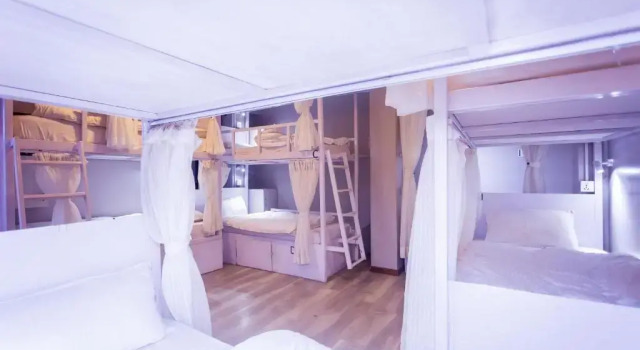 Кровать в общем номере 8848 Hostel