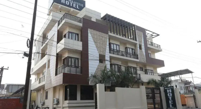 OYO 10380 Hotel The Green Majestic
