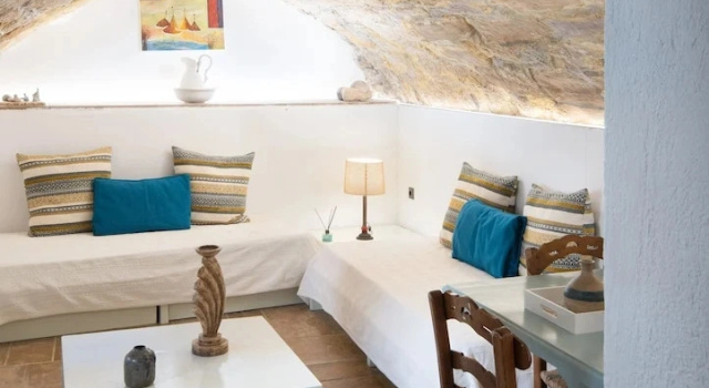 Двухместный полулюкс с видом на внутренний двор Menexes Suites Monemvasia