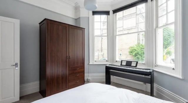 1br Modern Home W/Garden in West Kensington, Забронировать Дом для отпуска Коттеджи Лондона, рядом с Городской музей полиции, Коттедж