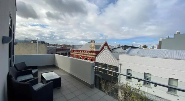 Номер Standard с балконом New Haus by Hougoumont Hotel, former Bannister 22