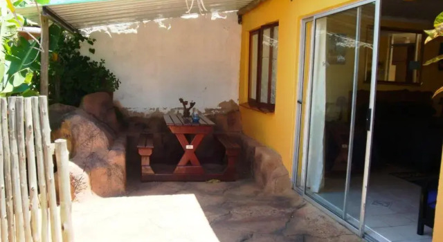 Семейный номер Standard Flintstones Guest House Durban