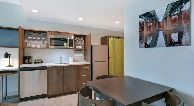Двухместный люкс Home2 Suites by Hilton Bettendorf Quad Cities