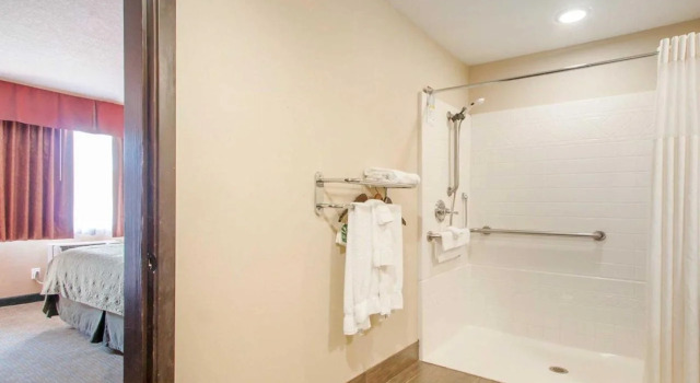 Quality Inn & Suites Portland Airport