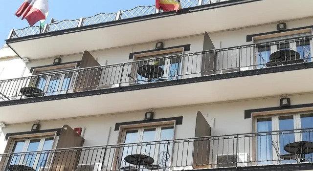 Hotel Leopardi, Забронировать Отель Фьера-Фуоригротта Неаполь