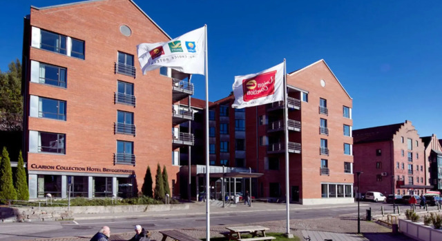 Кровать в общем номере Home Hotel Bryggeparken