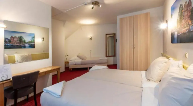 Трёхместный номер Standard Amsterdam Wiechmann Hotel