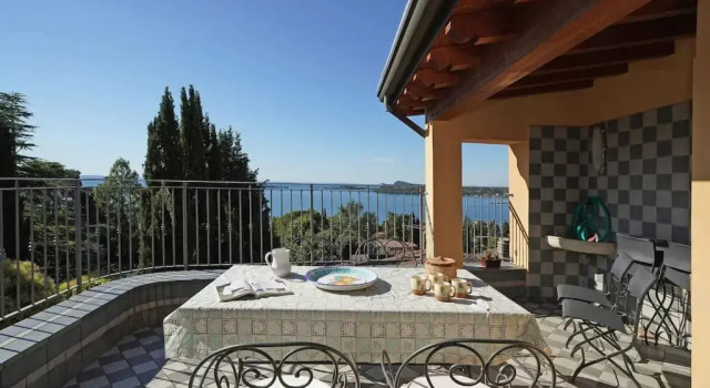 Коттедж с 4 комнатами Terrazza vista Lago in centro 017074-CNI-00120