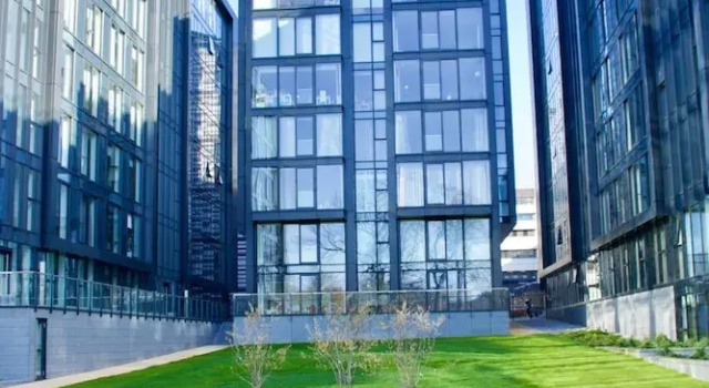 Modern And Bright Two Bedroom Flat On Quartermile, Забронировать Отель Эдинбург Midlothian, рядом с Национальный музей Шотландии