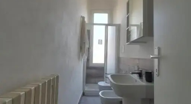 The Yellow Apartment, Buchen Sie Ferienwohnung Hotels in Brescia mit Parkplatz, Parkplätze