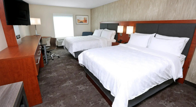 Четырёхместный номер Standard Holiday Inn & Suites Sioux Falls - Airport by IHG