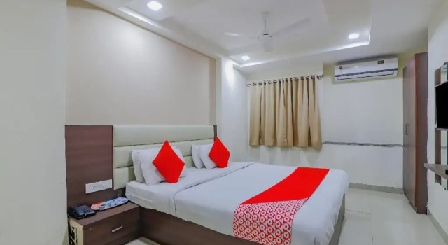 Hotel Meet Palace by Oyo Rooms, Rezervovat Hotel Hotely v Gujarat s parkováním, Parkování