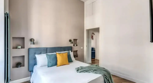 Claudia's Home Napoli, Забронировать Апартаменты/квартира Неаполь Кампания, рядом с Церковь Пио Монте делла Мизерикордия