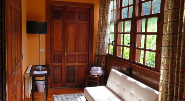Двухместный номер Standard с балконом и с видом на горы Agroturismo La Casona de Belmonte