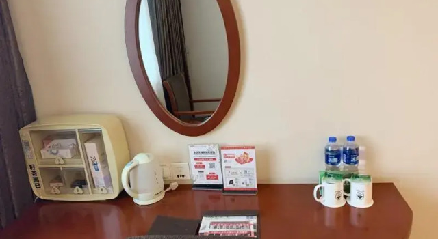 Трёхместный номер Standard GreenTree Inn SuZhou Railway Station HuQiu Hotel