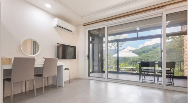 Habitación Premier 1 dormitorio con balcón Hongcheon toliaigeullaemping