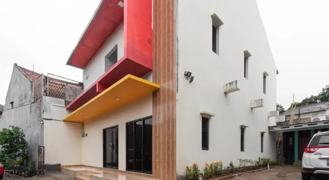 RedDoorz Plus near Trans Studio Cibubur 2
