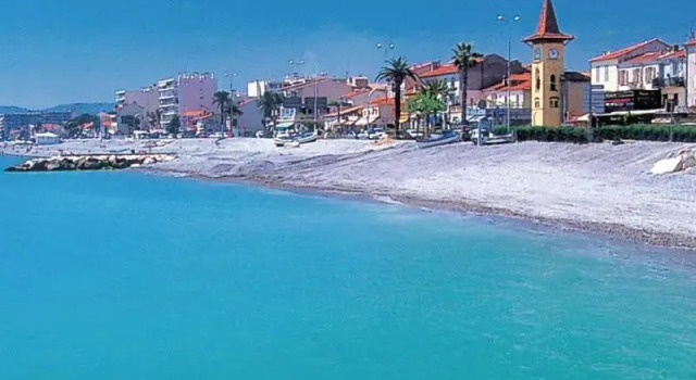 LES PINS Appartement a 5 mn à pied du Bord de Mer
