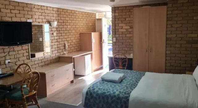 Семейная студия Tropicana Motor Inn